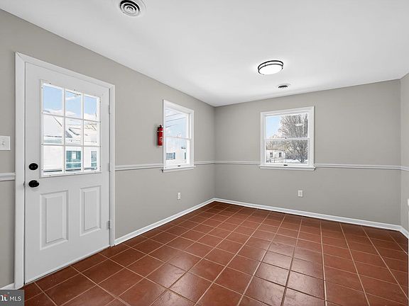 5th image of 9 Maise Ave