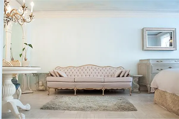 Sold by Bank Neary | media 10