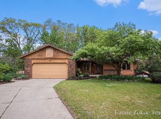 7396 Sandelwood St, Jenison, MI 49428