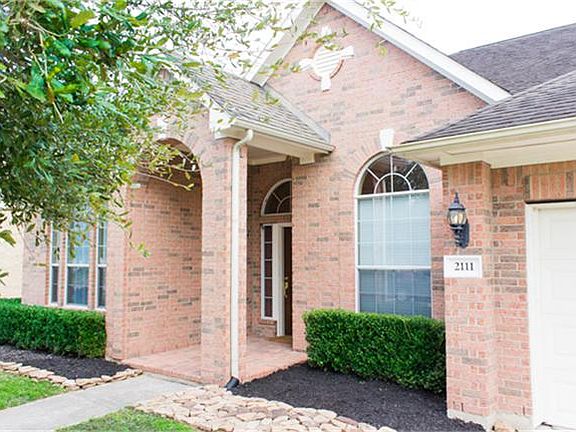 DEEP BRICKED FRONT PORCH WITH KEYSTONES AND ARCH