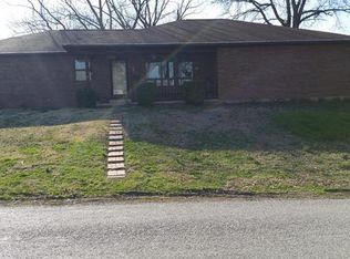 631 4th St, Carlyle, IL