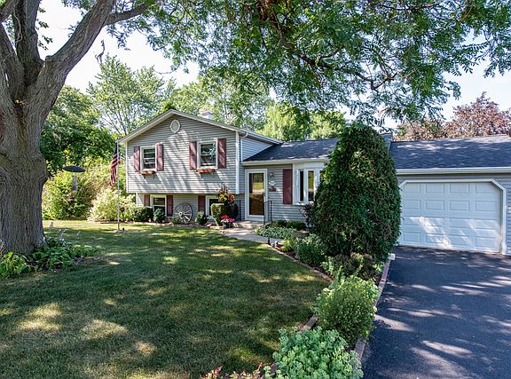 2nd image of 2220 Witchwood Ln