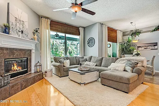1555 Lakeway Dr — Photo 19