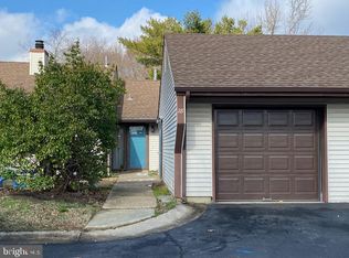 28 E Bluebell Ln, Mount Laurel, NJ 08054