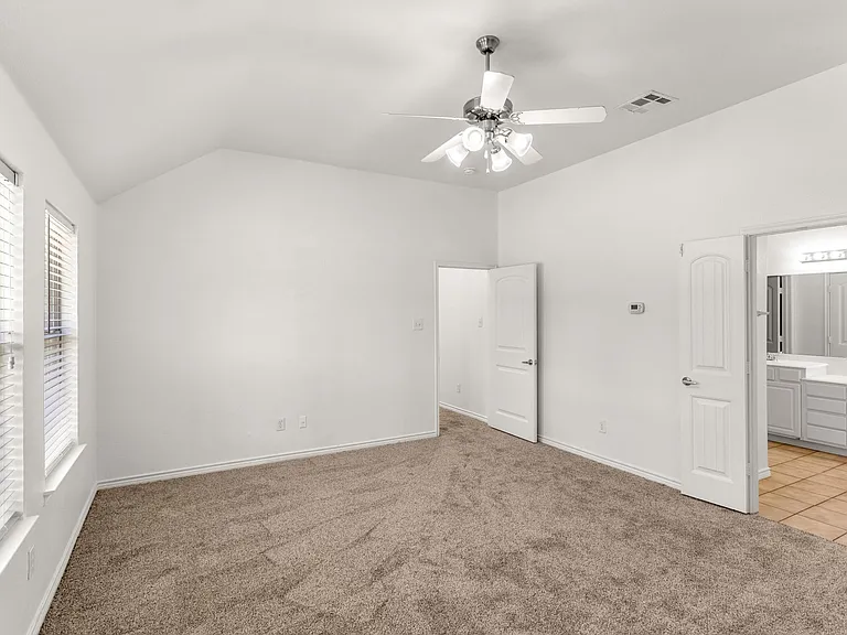 8200 Hitching Trl — Photo 16