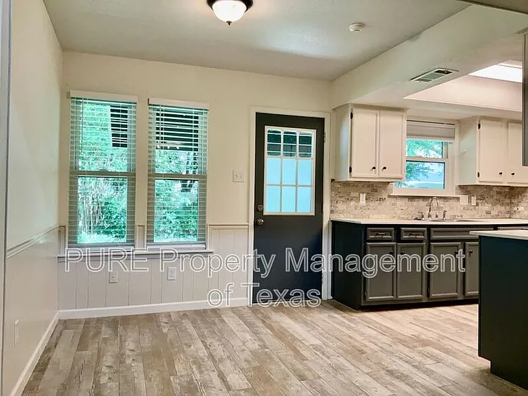 407 Meadowcreek Cir — Photo 8