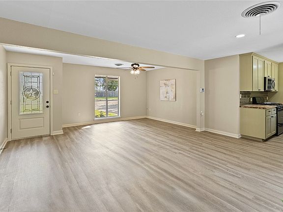 5th image of 613 Jackson St