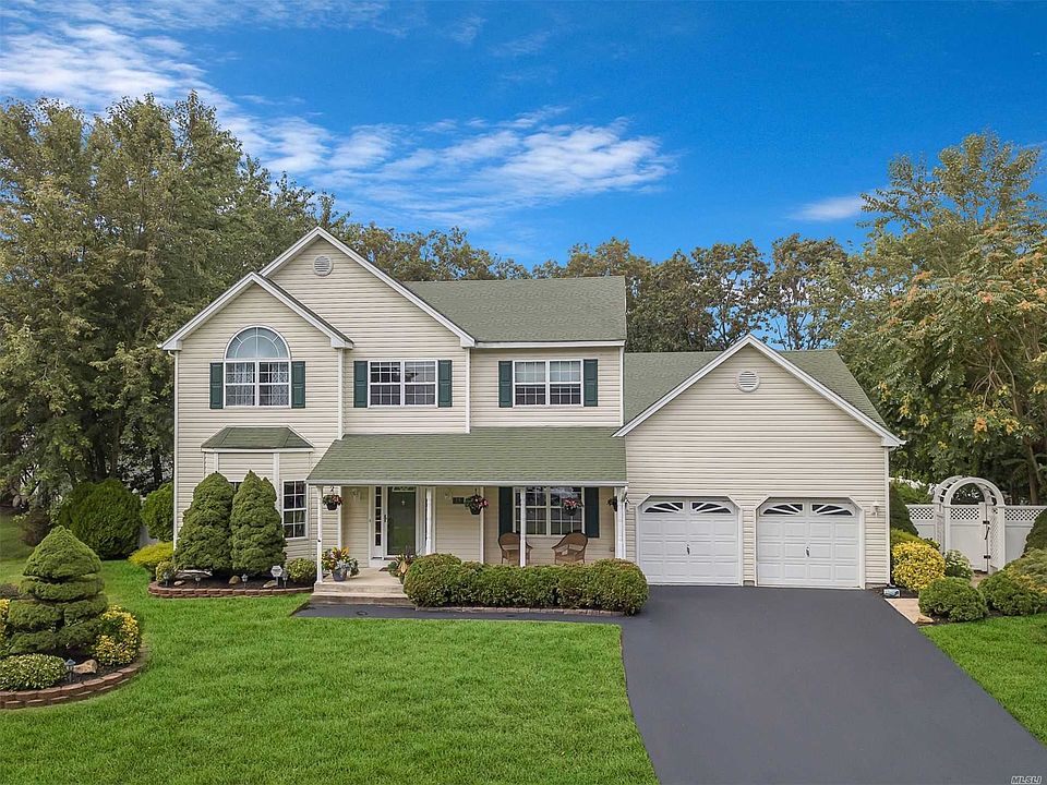 1st image of 15 Monaco Ct