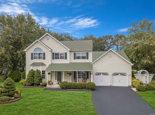 15 Monaco Ct, Ronkonkoma, NY 11779