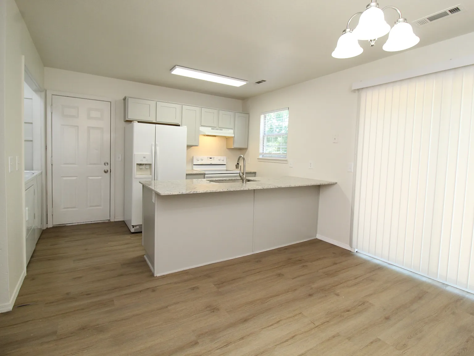 5 Iris Way - A — Photo 1