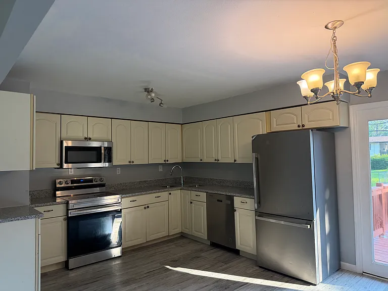 780 Kostka Ln — Photo 4