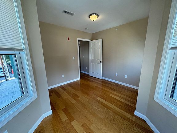 4th image of 53 Chelsea St APT 2A