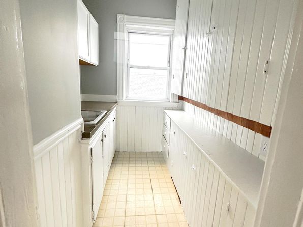 201 Laurel St #3