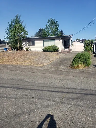 804 Camas Ave NE Photo 1