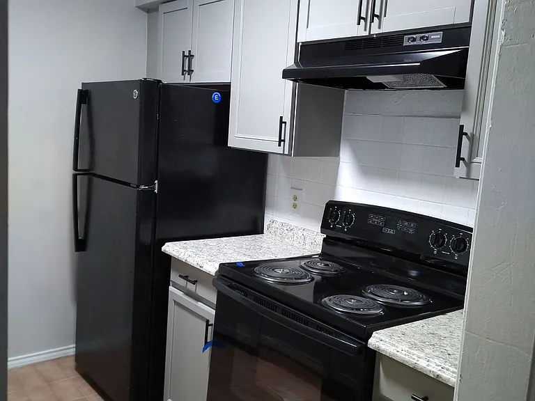 Vintage Square Apartments, McAllen, TX — Photo 11
