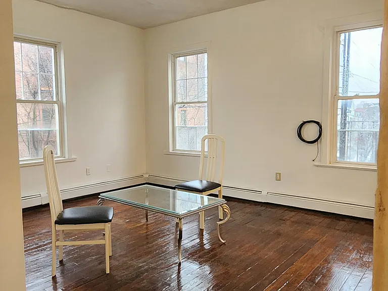 193 W Lincoln Ave #2 — Photo 1