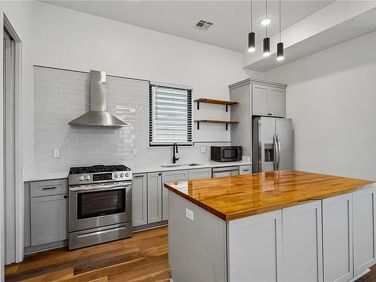 3611 Marais St — Photo 8