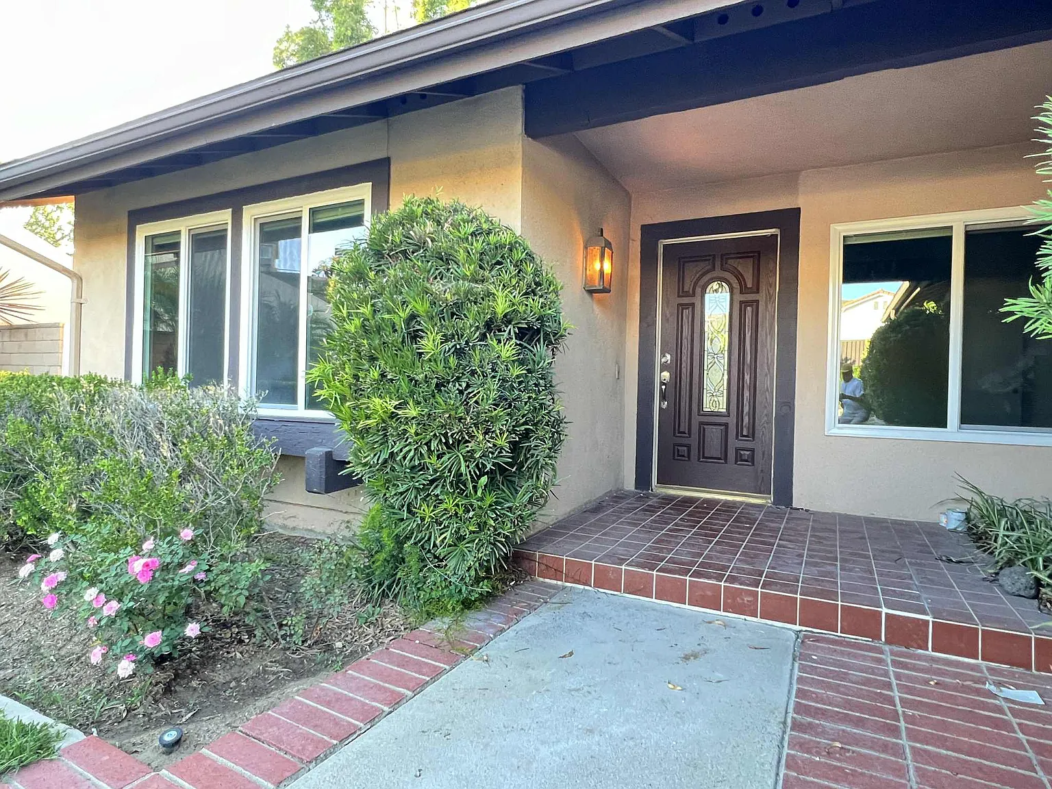 4 bed, 2201 sqft, $4,950 — Photo 1