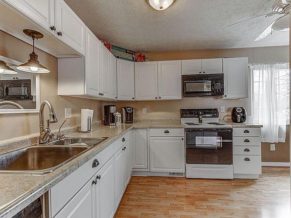 4th image of 992 San Angelo Dr