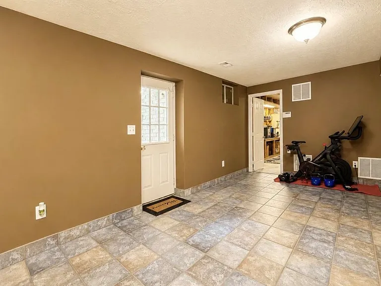 3029 Marsh Crossing Dr — Photo 25
