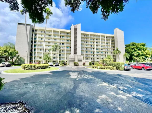 2205 S Cypress Bend Dr APT 204, Pompano Beach, FL 33069