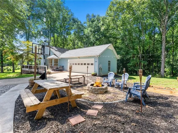 4945 McCoy Cir, Cumming, GA 30040