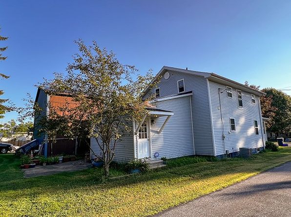 28 Chestnut St, Girard, PA 16417