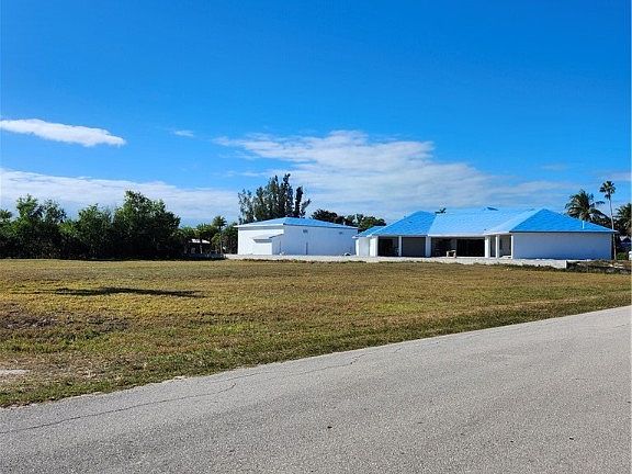 3rd image of 7665 Barrancas Ave