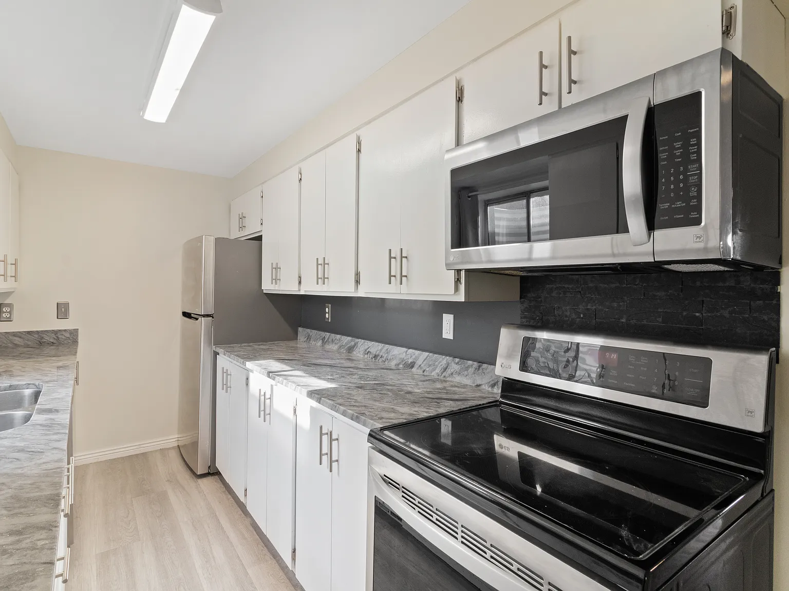 3 bed, 950 sqft, $1,785 — Photo 4