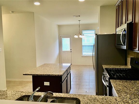 5th image of 299 Silktassel Way