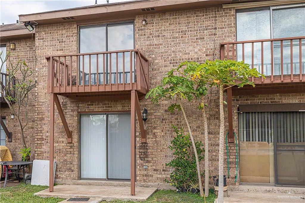 2 bed, 1.5 bath, 1088 sqft, $1,200 — Photo 3