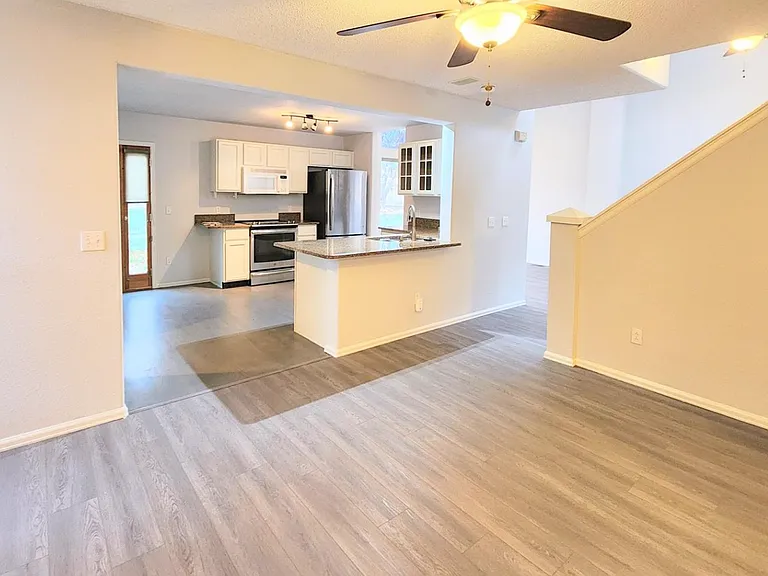 10459 Hollyhock Ct — Photo 9