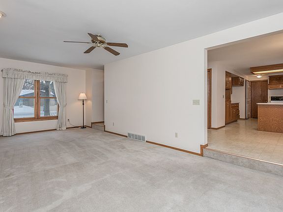 4th image of 2113 Canyonland Dr