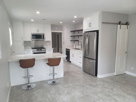 4th image of 3948 Rose Ave