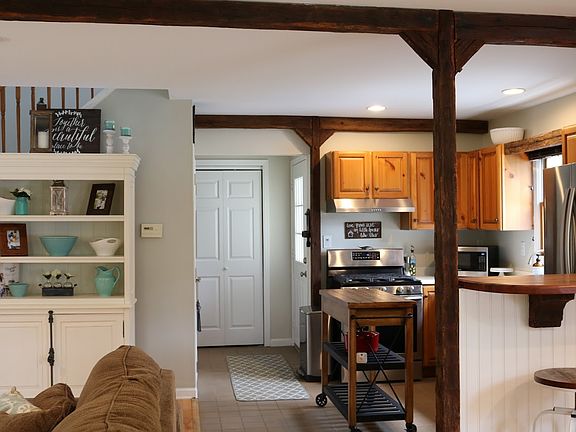 4th image of 784 Newmans Ln