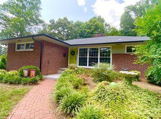 208 8th Ave NW, Hickory, NC 28601