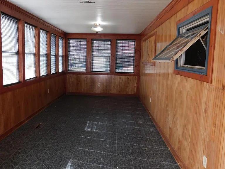 240 Dogwood Dr — Photo 4