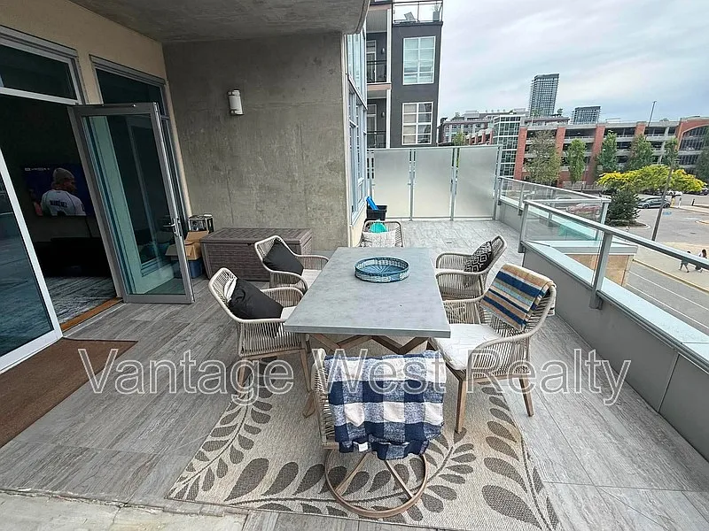 1 bed, 1.0 bath, $1,300 — Photo 2