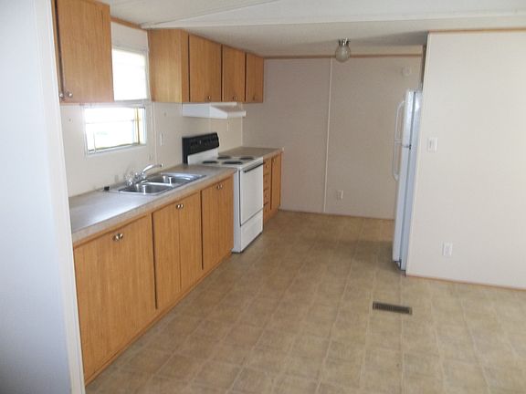 3rd image of 536 Azalea Dr