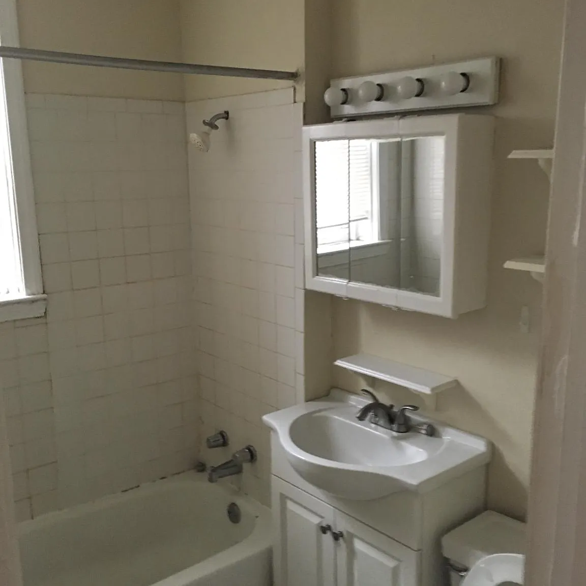 753 W Bittersweet Pl — Photo 2