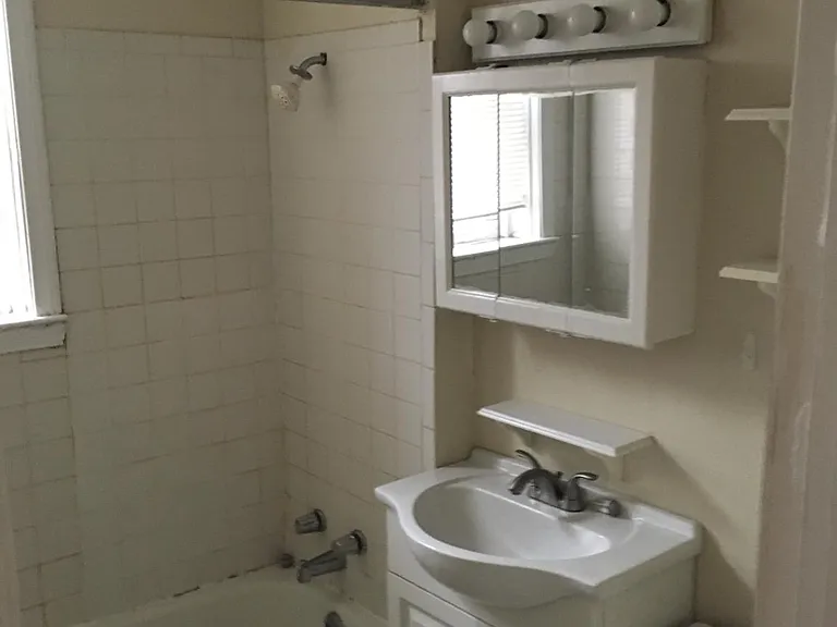 753 W Bittersweet Pl — Photo 2