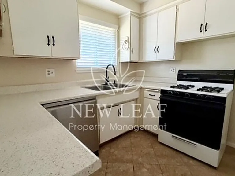 2714 W 9th St — Photo 6