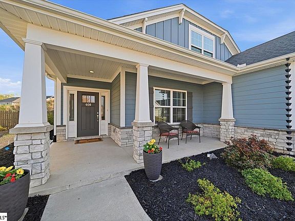 4th image of 608 Betony Way