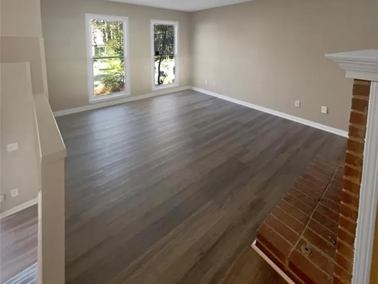 688 Stratford Grn — Photo 3