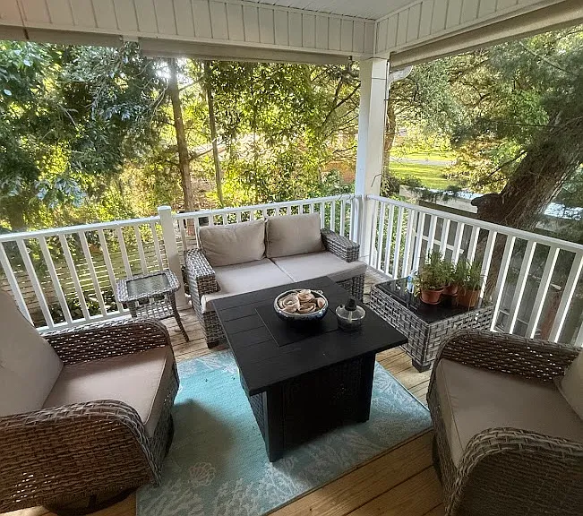 406 Caverly Ln — Photo 33