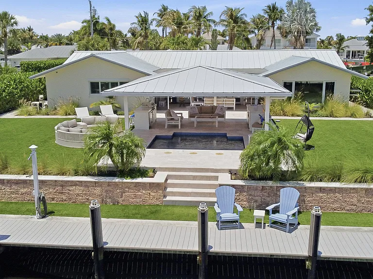 16 Leeward Cir — Photo 2