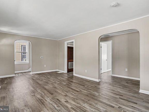 4th image of 661 Frederick St