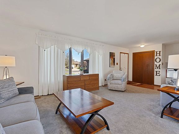 4th image of 8117 Tudor Ln