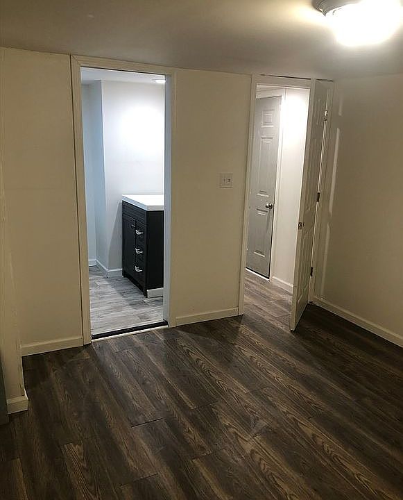 master bed with full bath