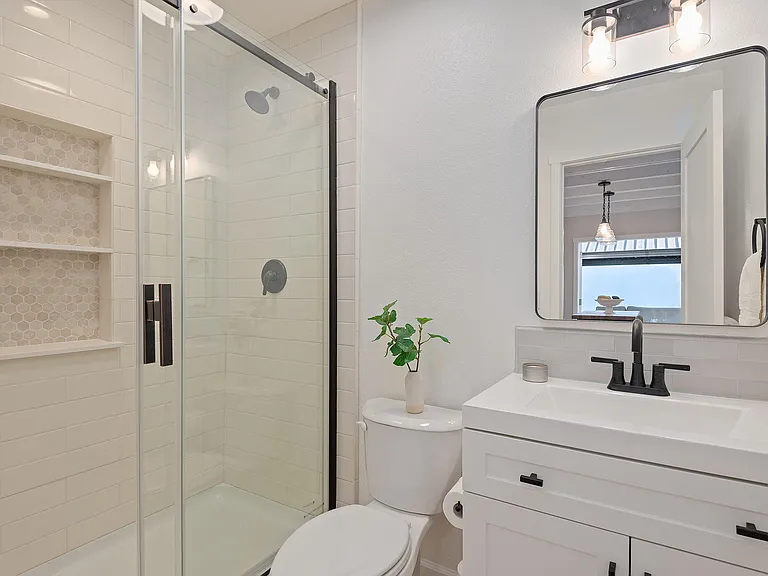 102 N Soledad St #B — Photo 13